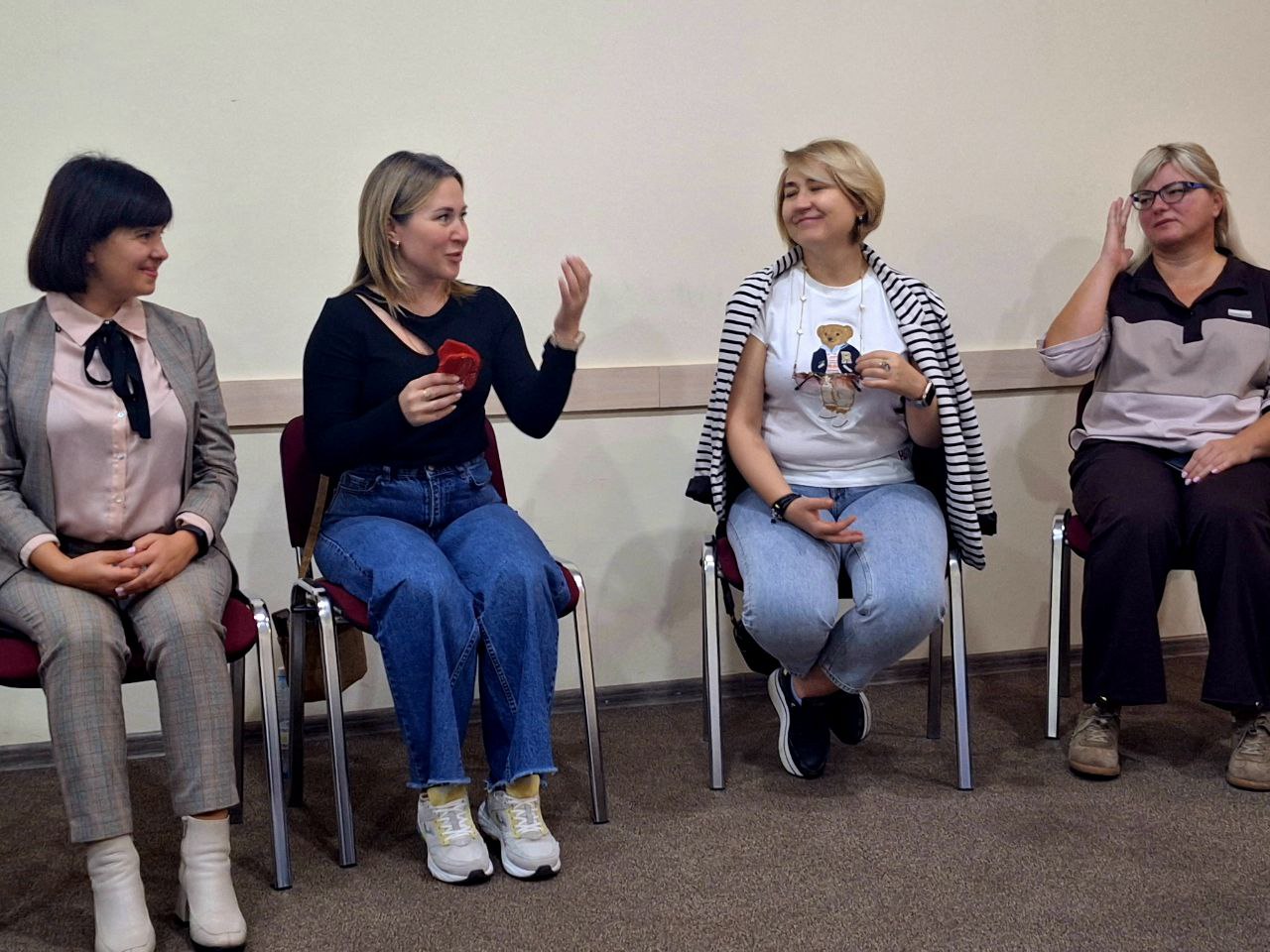 Ведення груп підтримки: розмежування особистих та професійних кордонів у груповій роботі